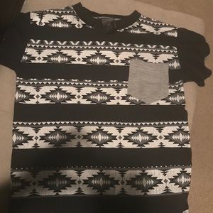 Little boys black design pattern T-shirt size 5/6